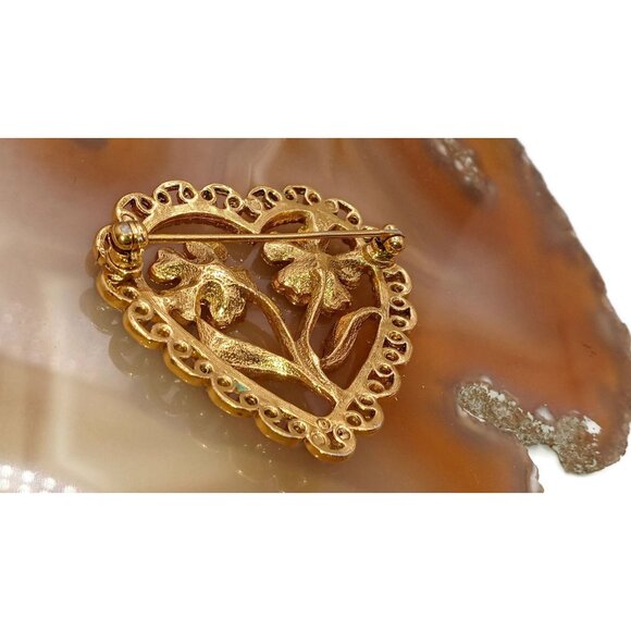 Romantic Openwork Heart Brooch with Two Flowers - Picture 6 of 6
